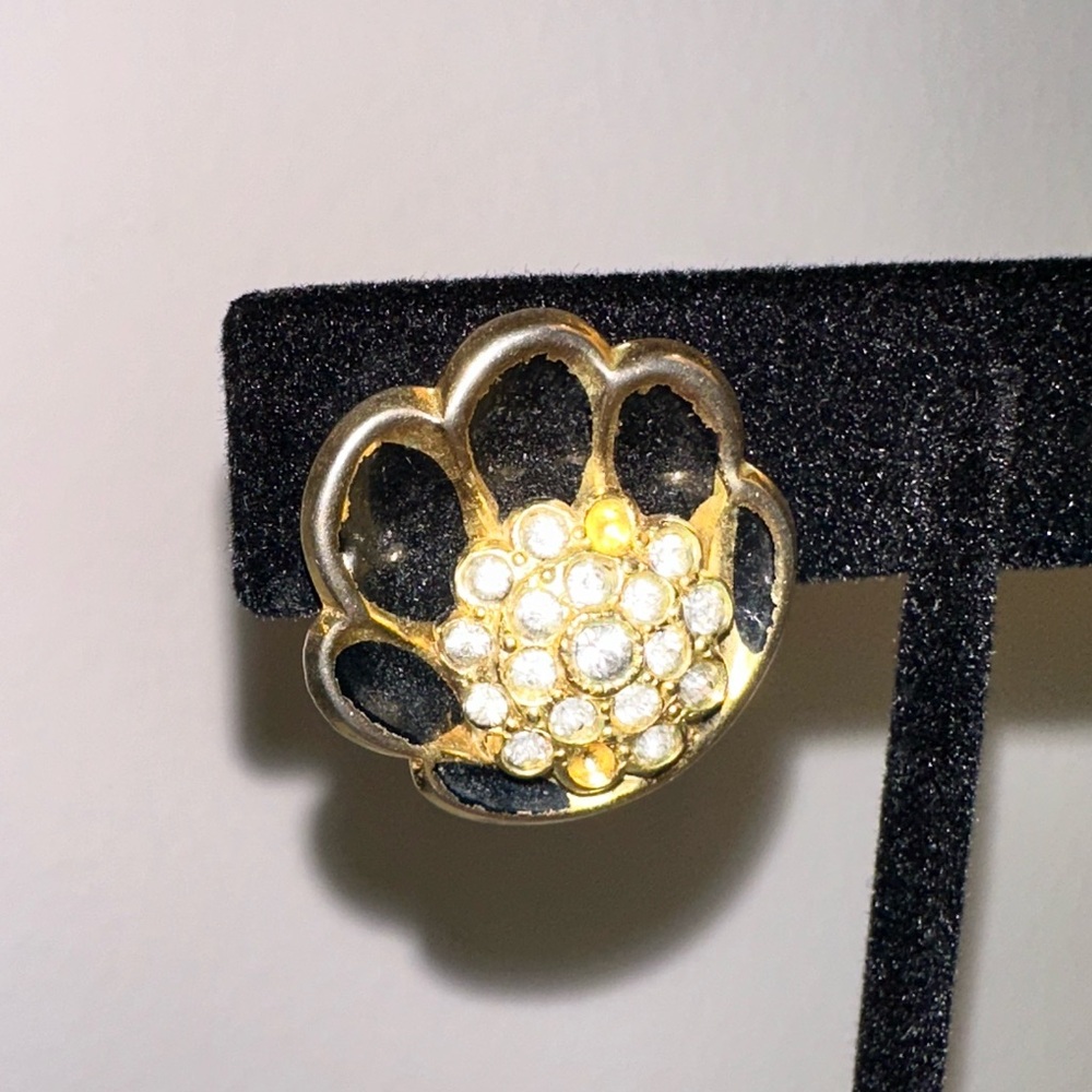 Vintage Gold Tone Rhinestone Flower Screw Back Earrings Sparkling Design